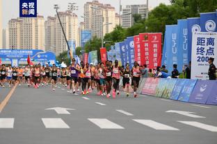 马卡报：维尼修斯在国家德比中遭遇了现场球迷的种族主义辱骂